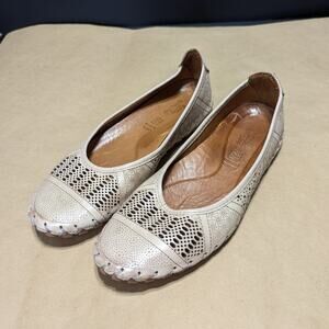 Spring Step Kenyetta Leather Ballet Flats Slip On Shoes Cut Out Perforated Tan